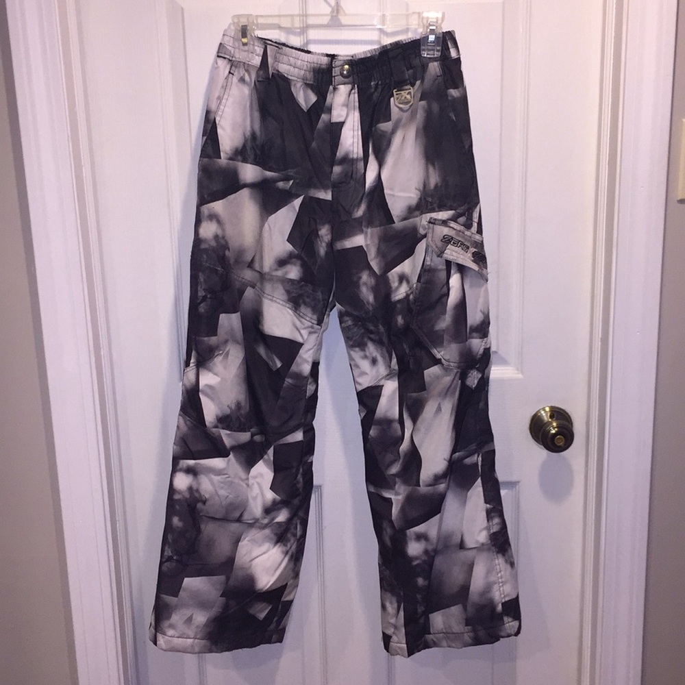 BLACK AND WHITE SNOW PANTS